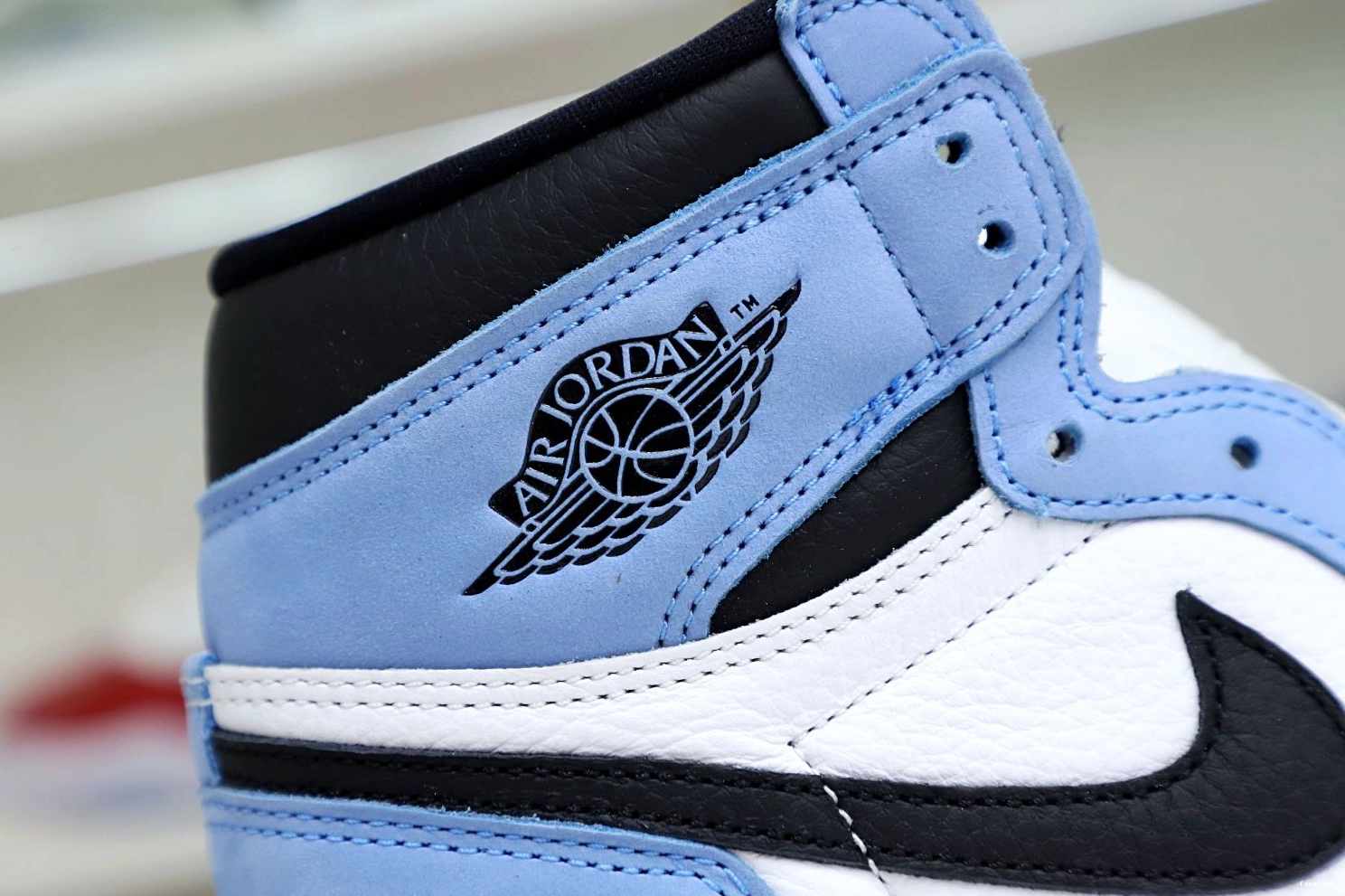 1 'UNIVERSITY HIGH JORDAN OG RETRO AIR 0211